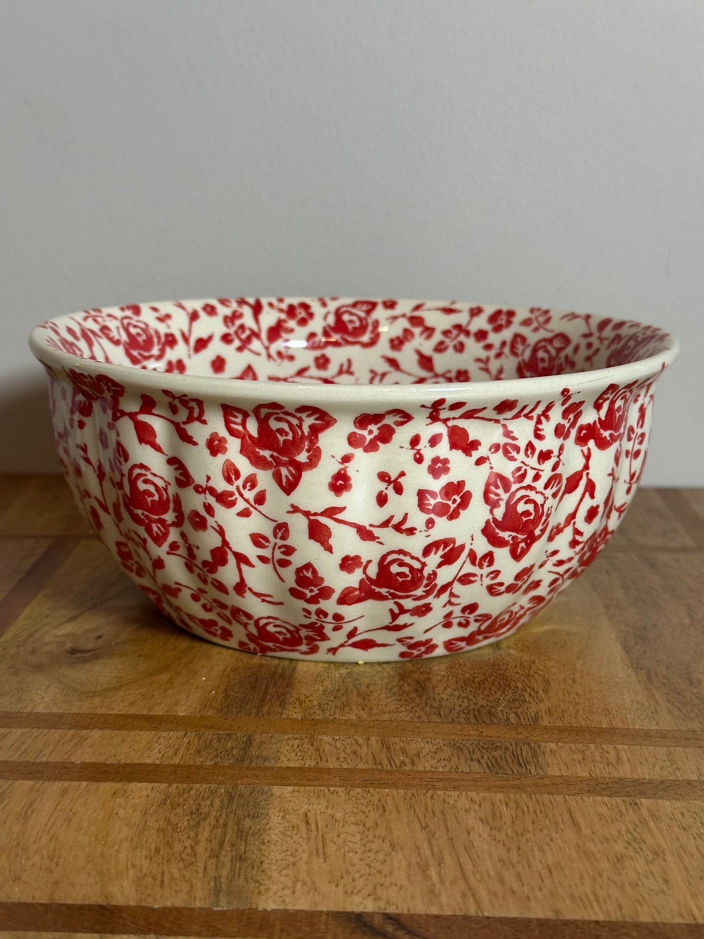 Manufaktura, Roses Are Red, Large Scalloped Bowl