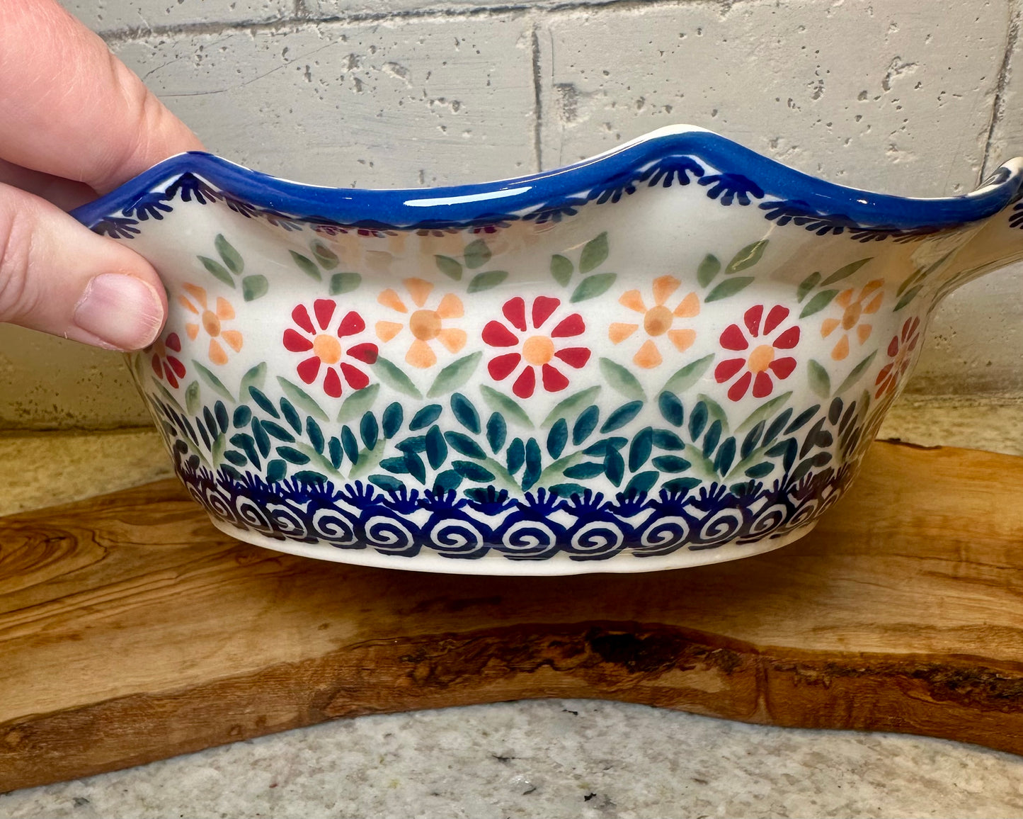 Manufaktura, Pinwheels, Medium Scallop Bowl 9.25"