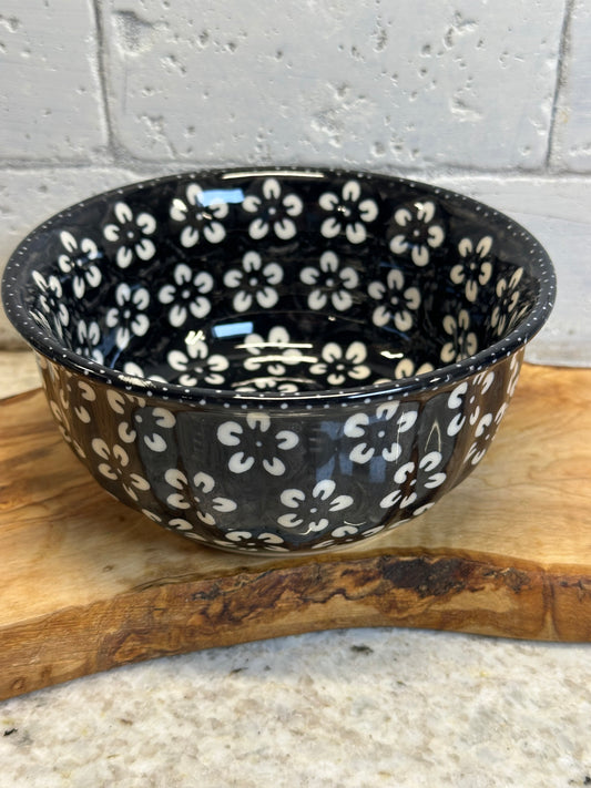 Manufaktura, Black Blossom, Fluted Cereal Bowl, 6"