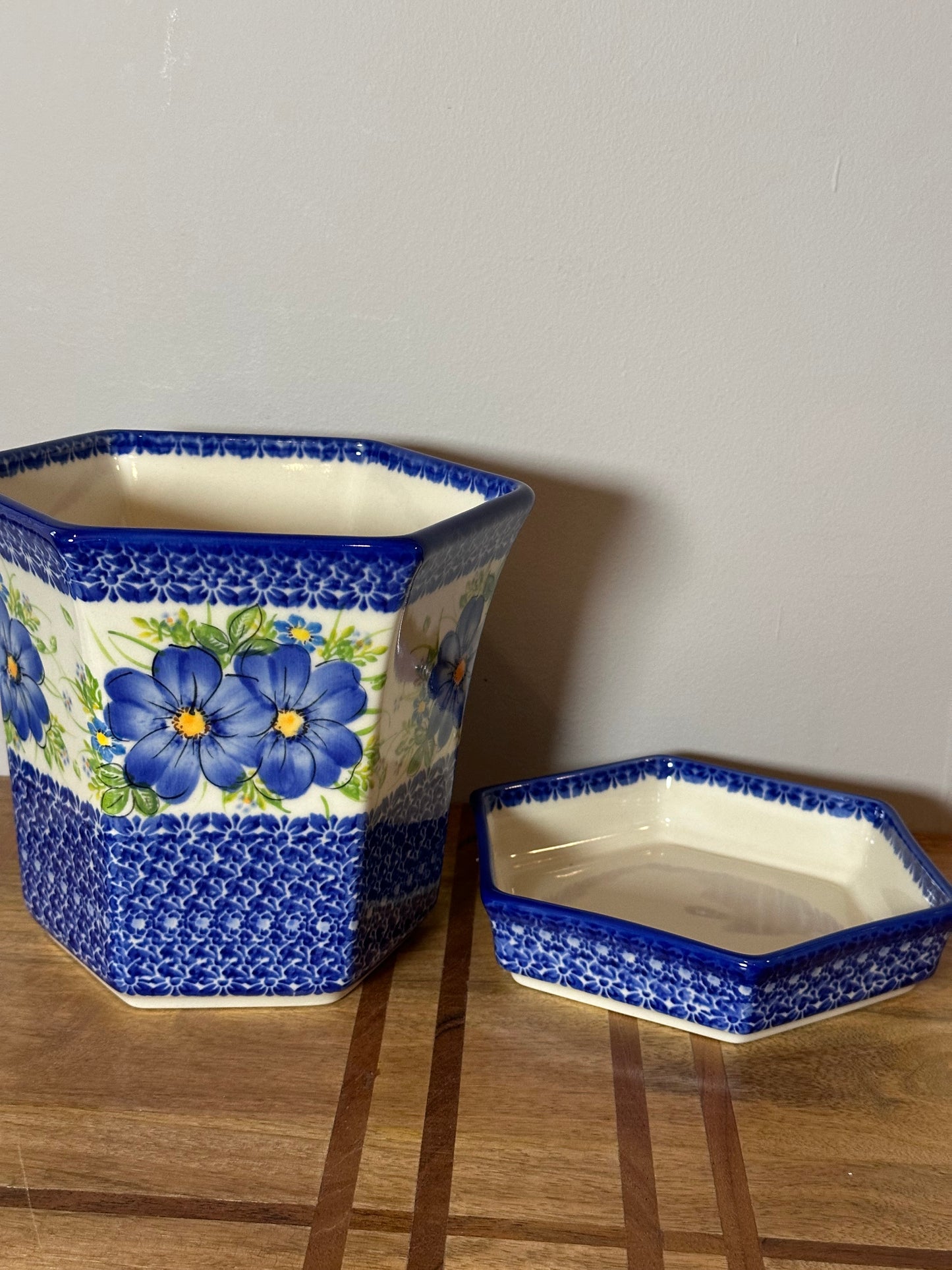 Kalich, Large Flower Pot with Hole & Tray