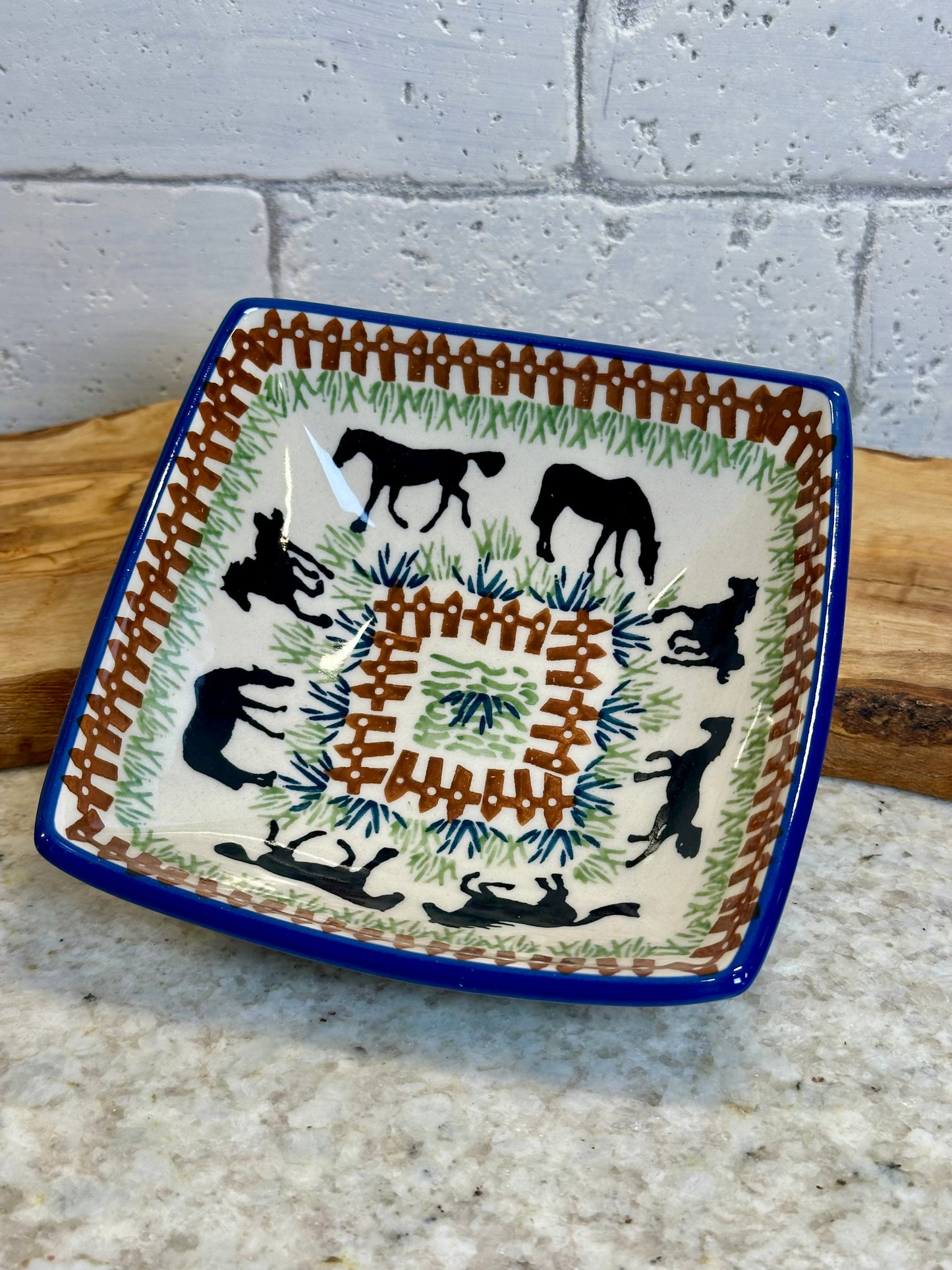 Manufaktura, Horsin' Around, Square Nut Dish