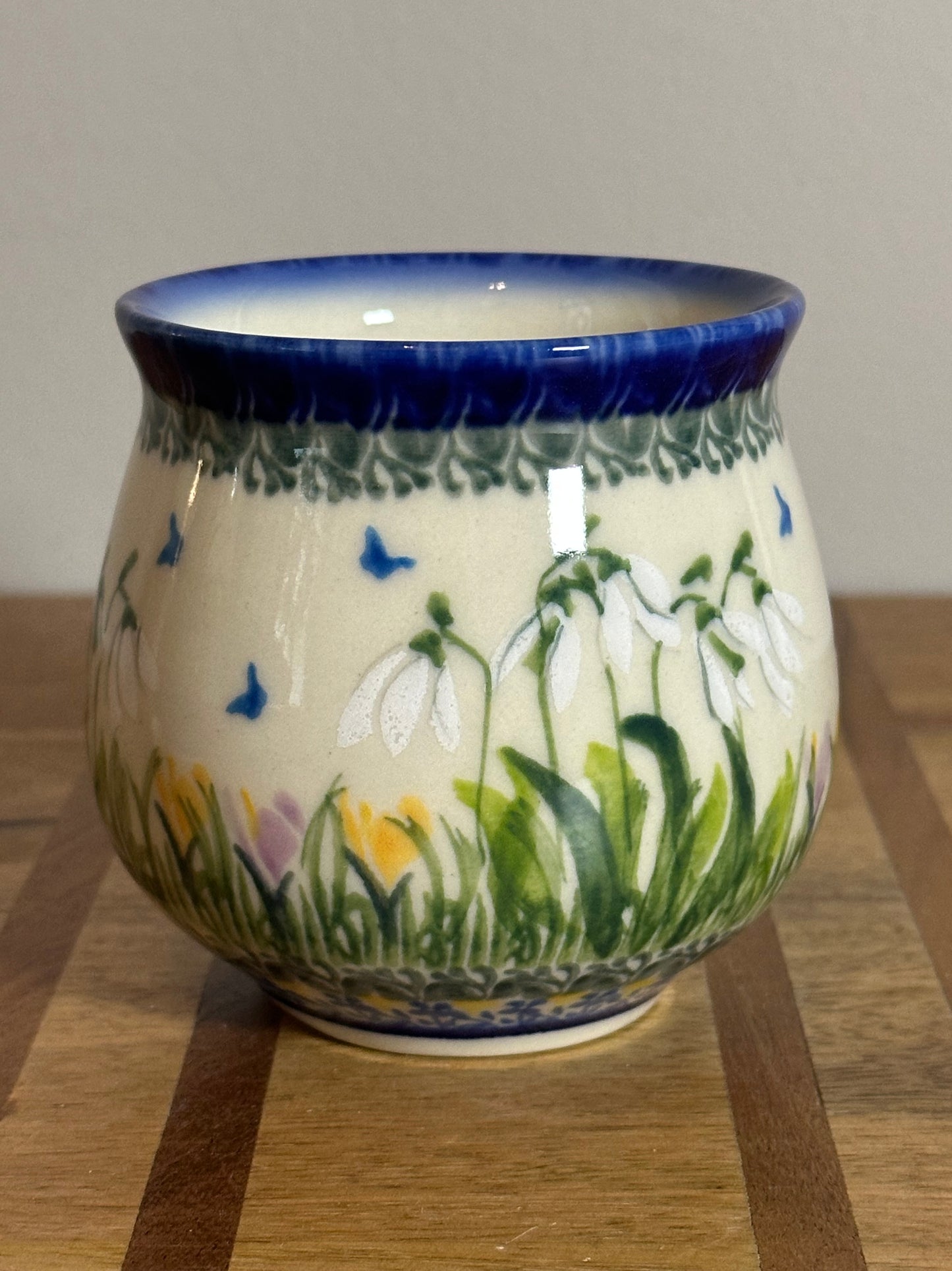 Kalich, Unikat Art Level 2, Snowdrop Flower and Butterflies, Bubble Mug