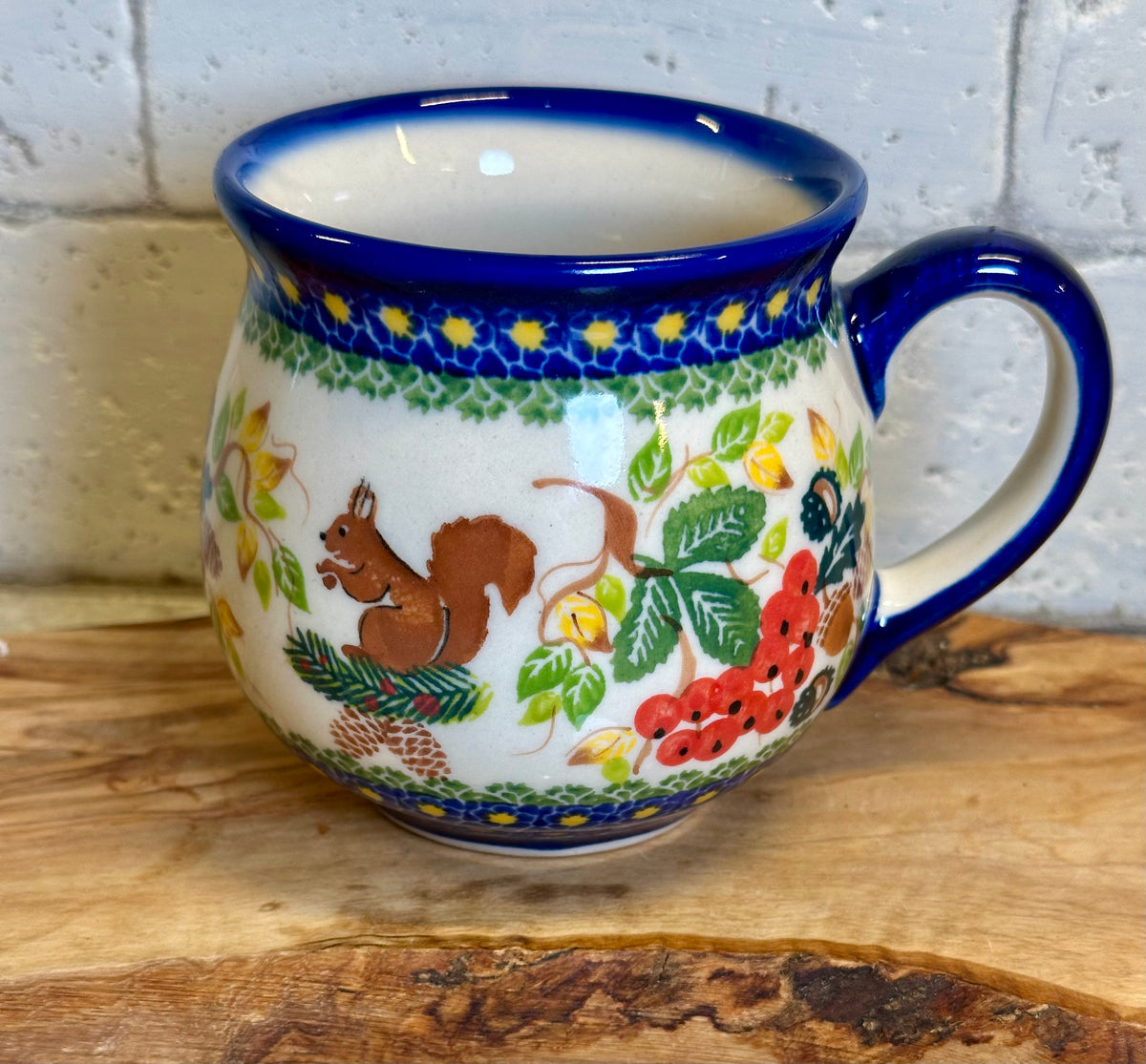 Kalich, Art Level A1, Squirrel, Pinecone, Berries, Medium Bubble Mug
