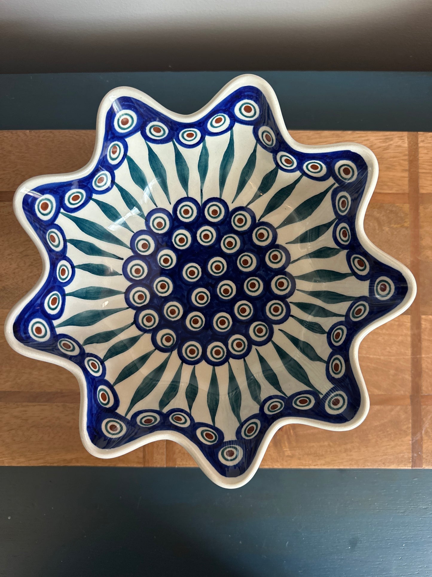 Manufaktura Polish Pottery, Traditional Peacock Leaves, Preowned, Wavy Pedestal Bowl