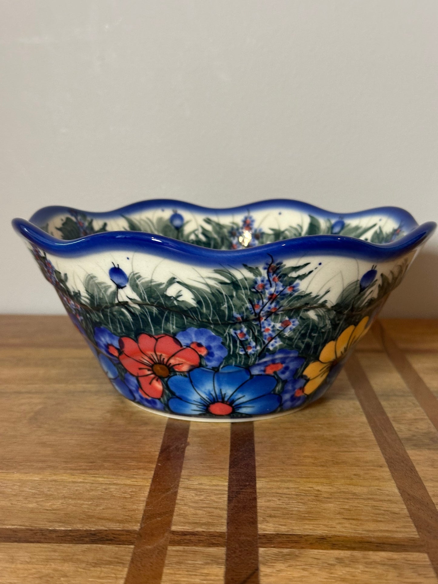 Kalich, Art Level 2, Ruffled Multicolor Flower, Medium Viki Bowl