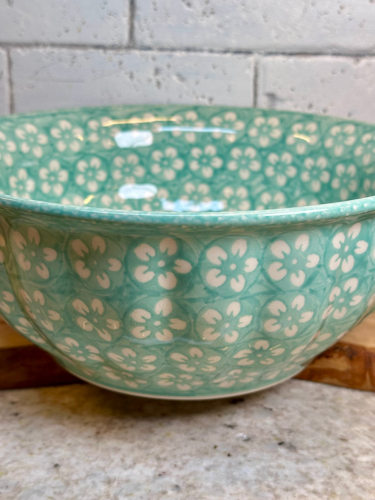 Manufaktura, F24 Mint Blossom, Scalloped Bowl 9.4"