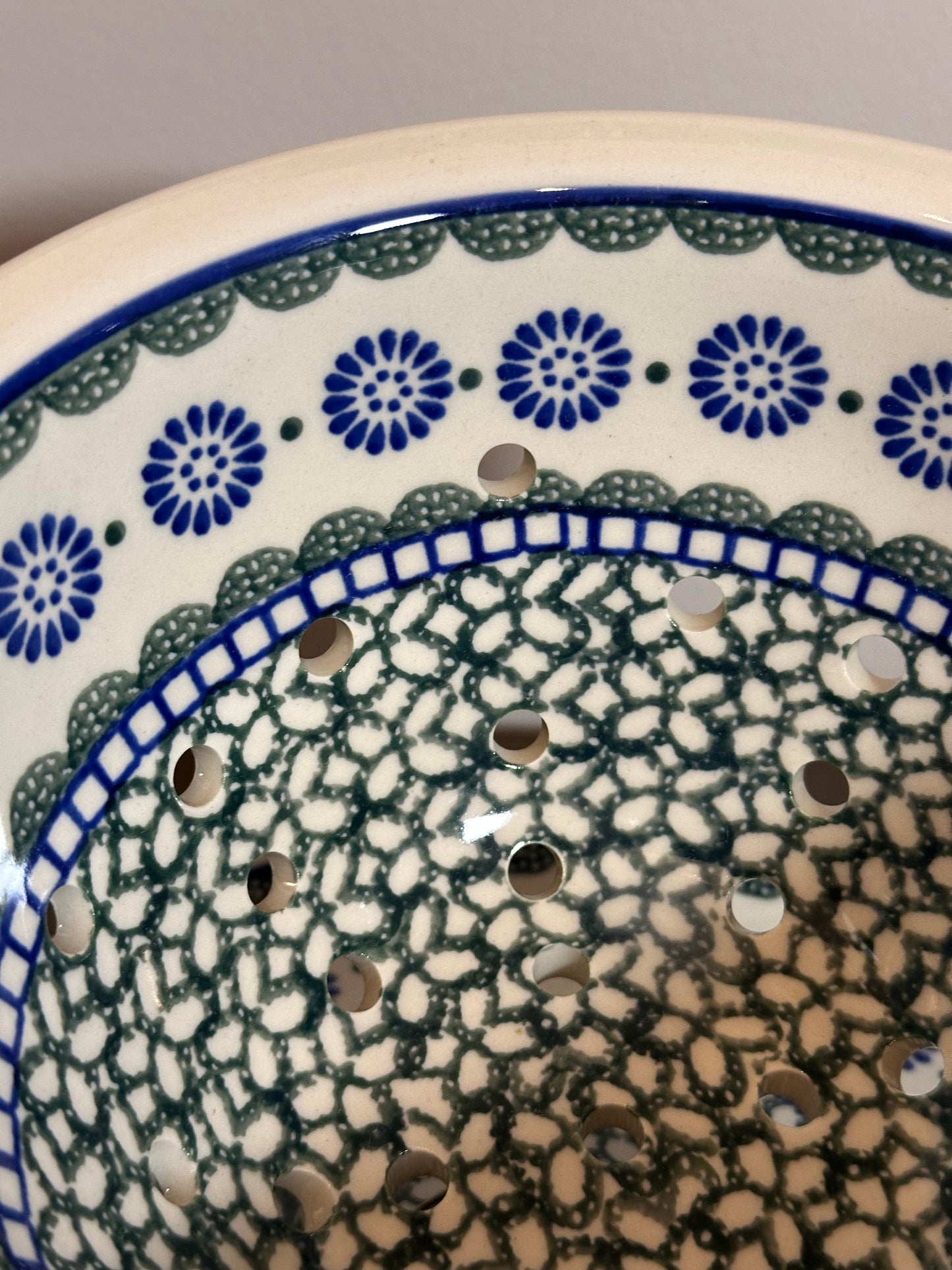 Ceramika Artystyczna, Maia, Berry Bowl/Colander with Plate