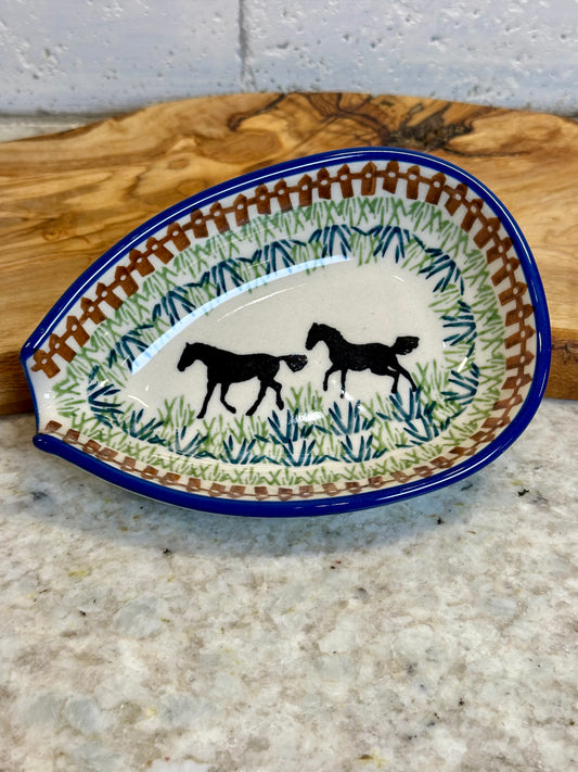 Manufaktura, Horsin' Around, Spoon Rest