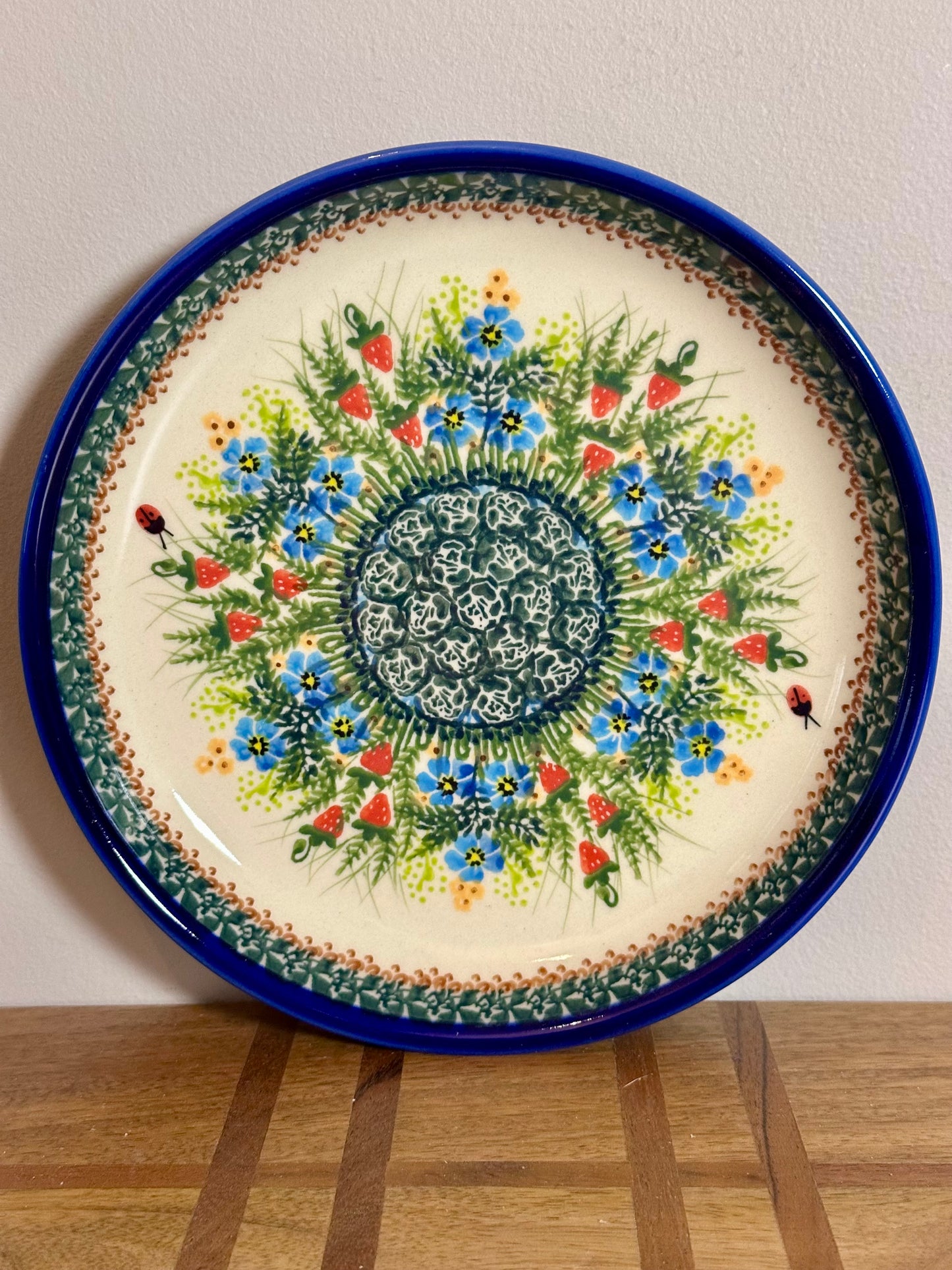 Kalich, Unikat Art Level 1, Strawberry, Flowers, Ladybugs, P20 Lipped Plate