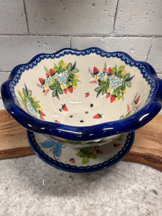 Kalich Polish Pottery, Unikat Signature Art Level, Strawberry Fields, Scalloped Colander w/Plate