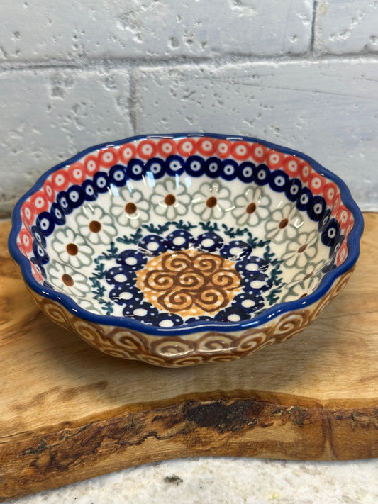 Manufaktura, Pumpkin Spice, Scalloped Bowl 4.7"
