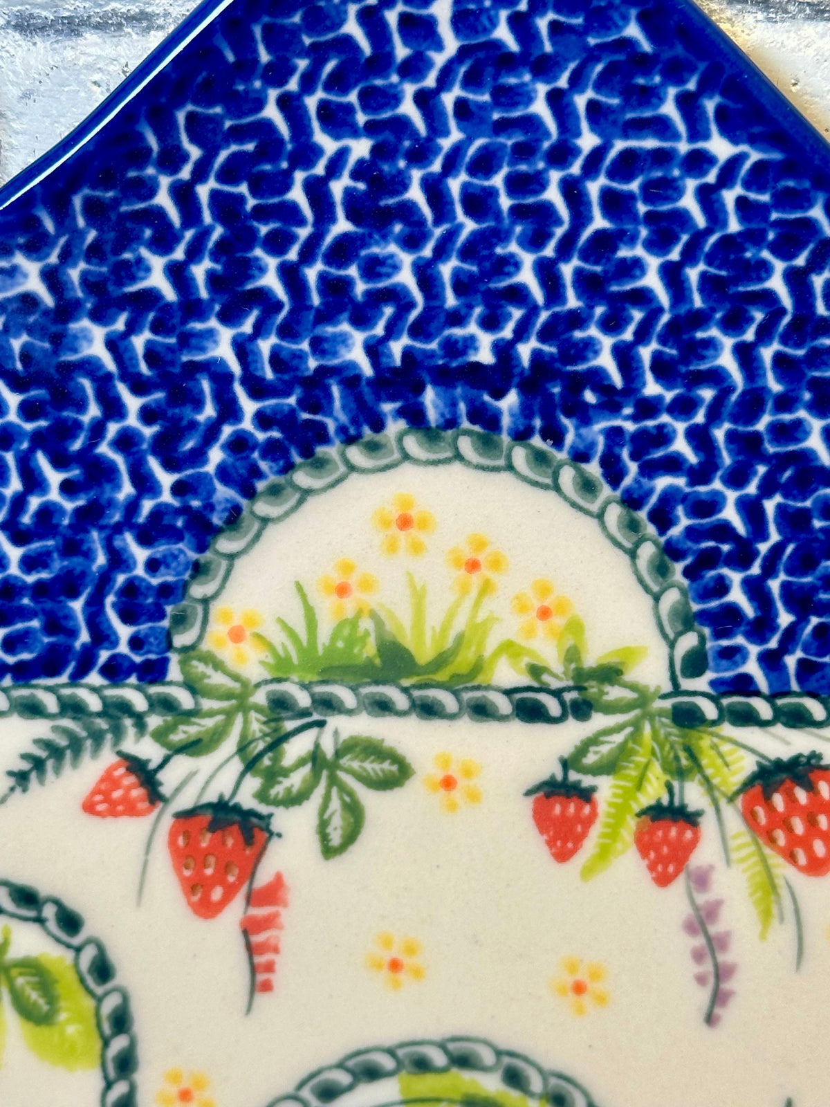 Kalich, A1, Strawberries and Rabbit, House Plate