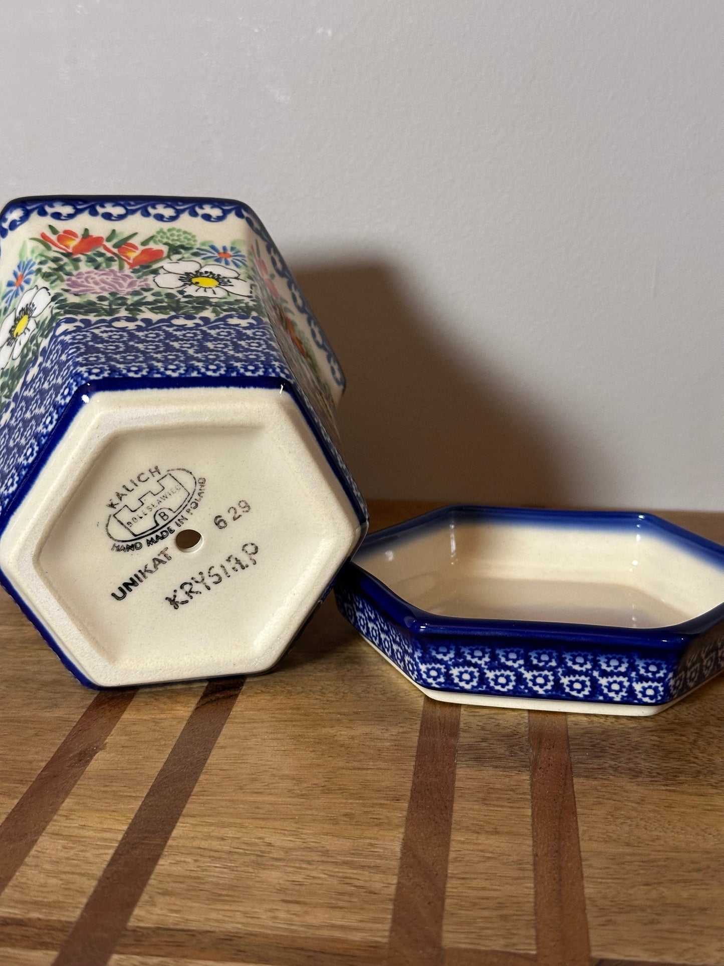 Kalich, Art Level 2, Floral Planter/ Flower Pot with Tray