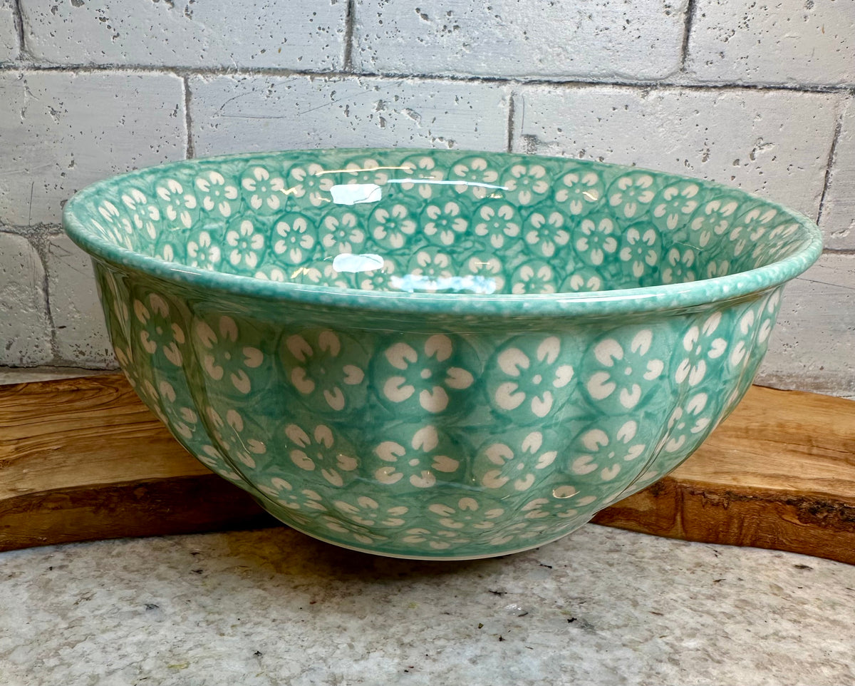 Manufaktura, F24 Mint Blossom, Scalloped Bowl 9.4"