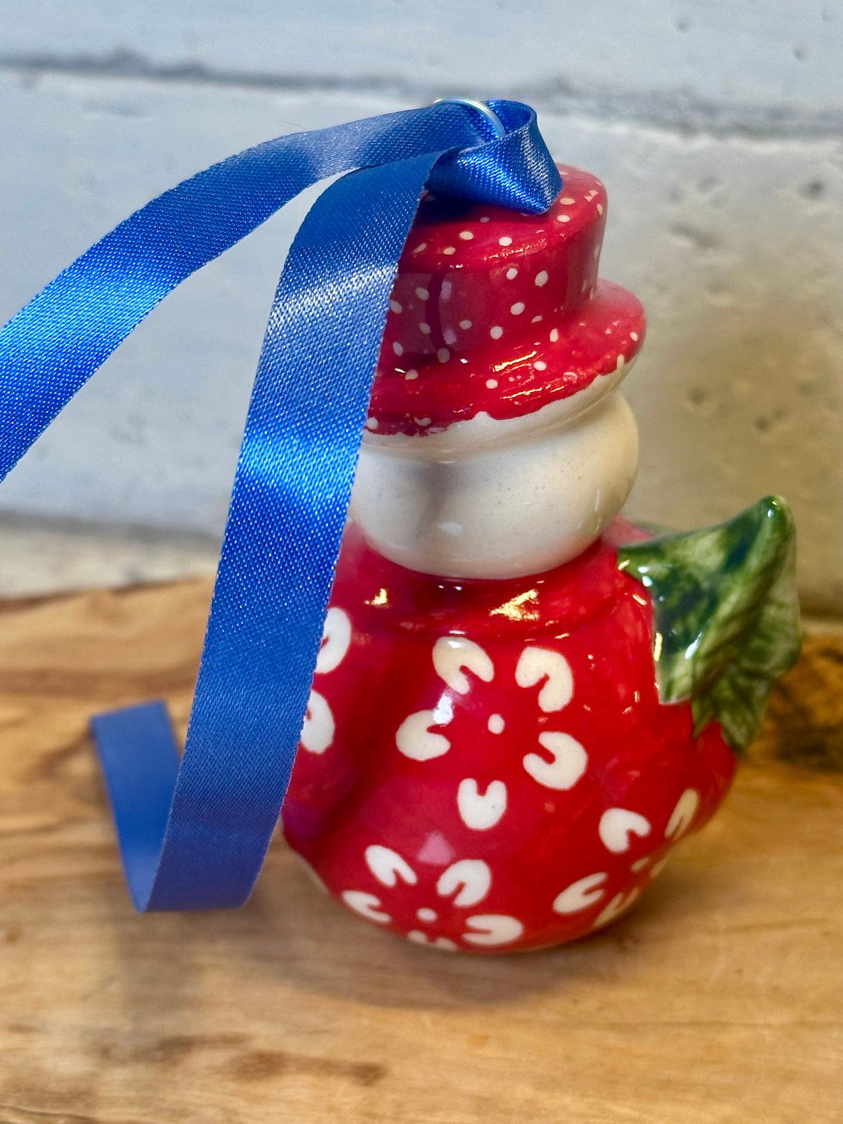 Manufaktura Red Blossom, Snowman w/Tree, Ornament