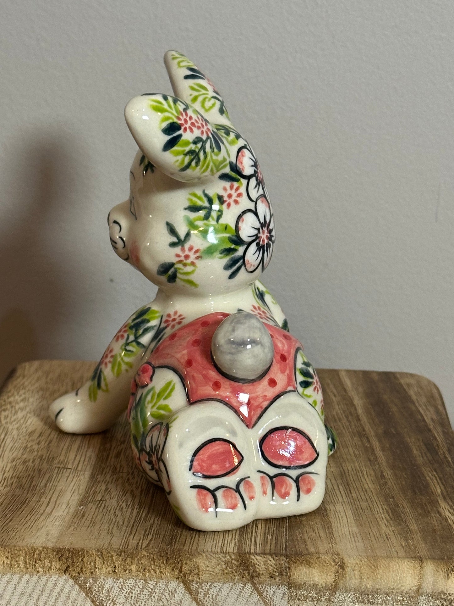 Vena, Precious Bunny Figurine 4.5"x2"x5.35"