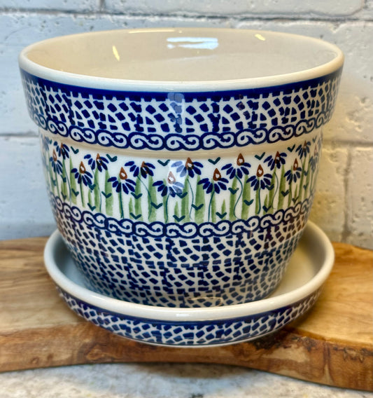 Manufaktura, Addie Jo, Medium Flower Pot with Drainage Hole and Tray
