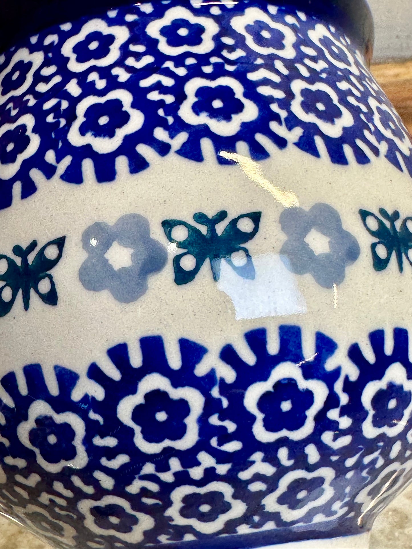 Manufaktura, Butterfly Border, Medium Belly Mug