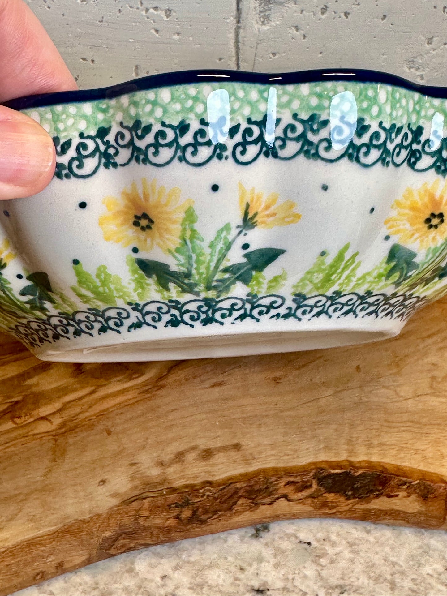 Ceramika Artystyczna, Dandelion, Medium Scallop Dish 7.5"