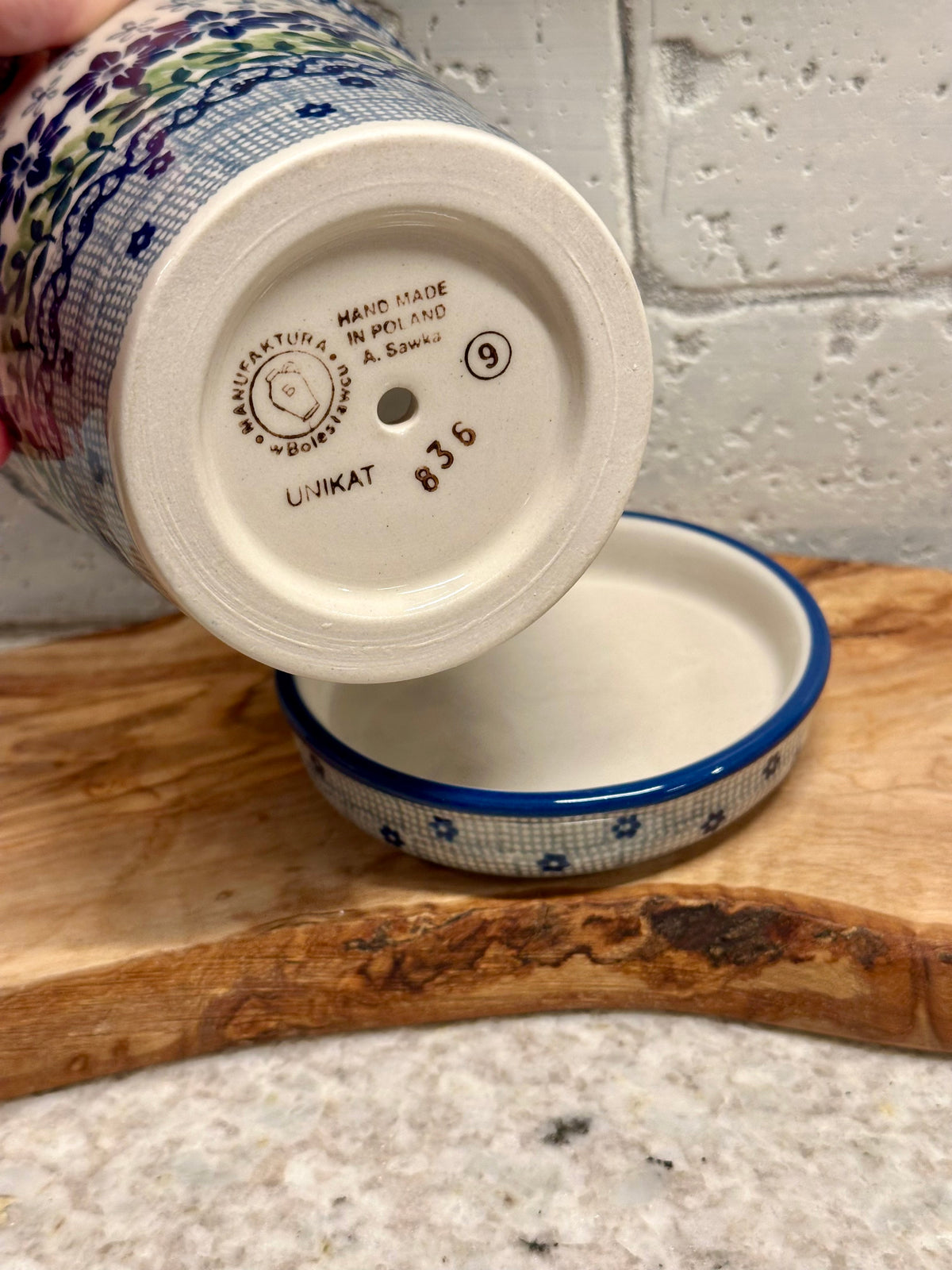 Manufaktura, Hallsey Flower Pot/Planter with Drainage Hole