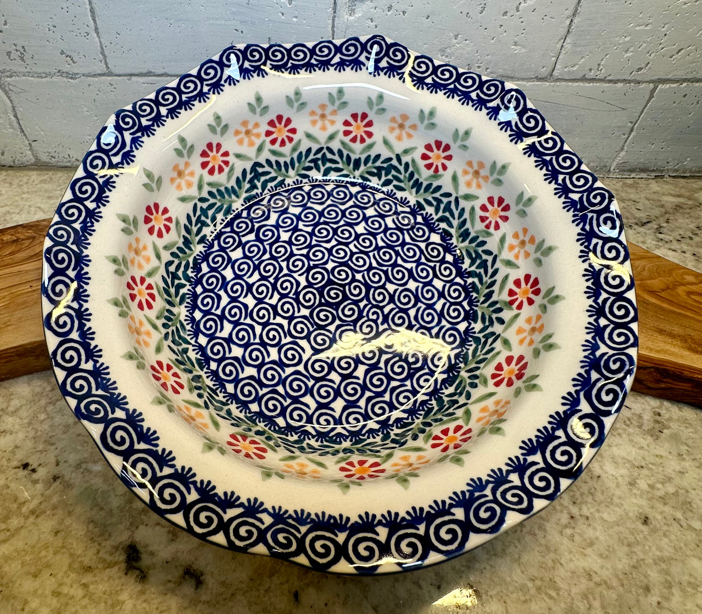 Manufaktura, Pinwheels, Medium Scallop Bowl 9.25"
