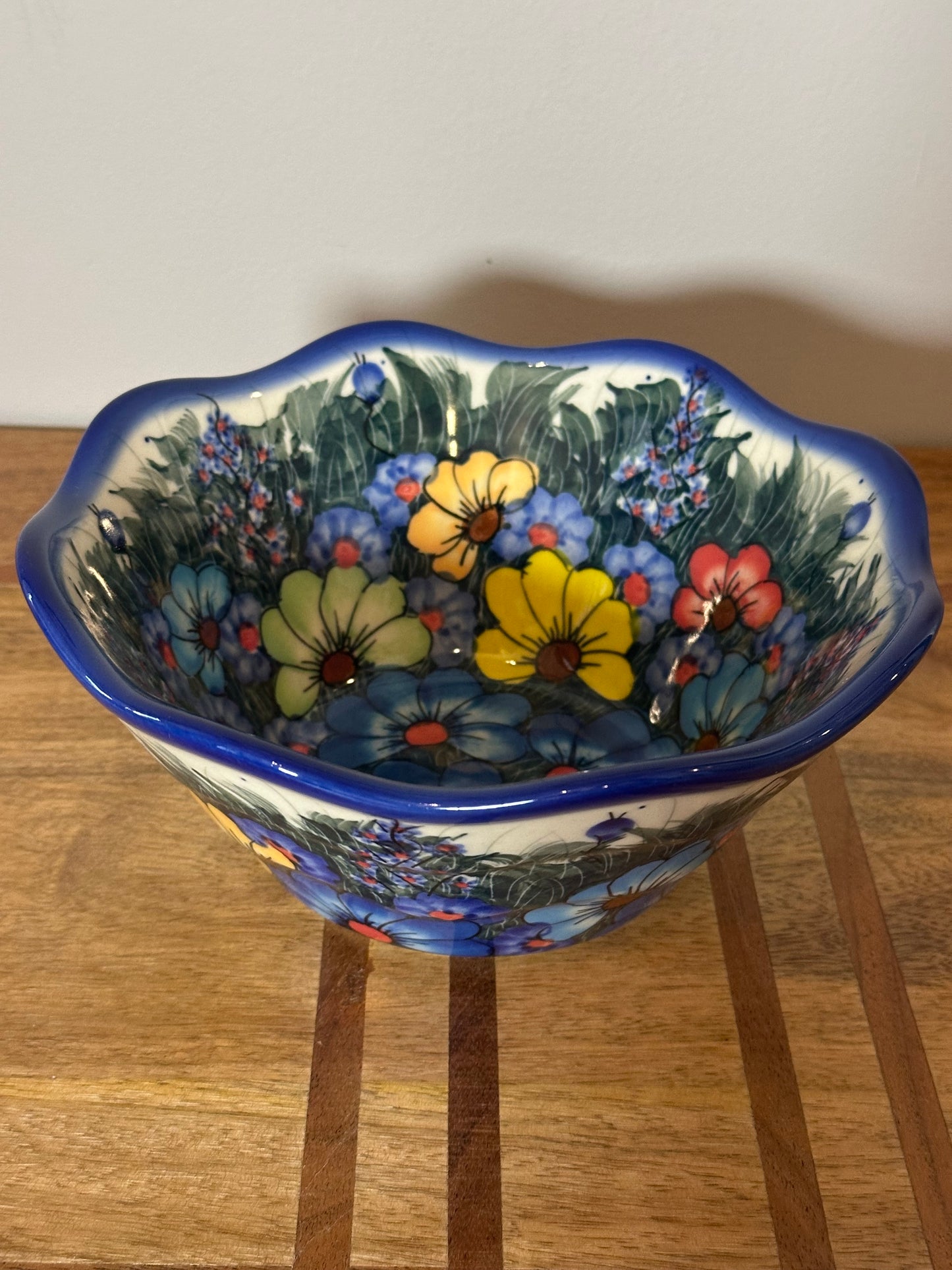 Kalich, Art Level 2, Ruffled Multicolor Flower, Medium Viki Bowl