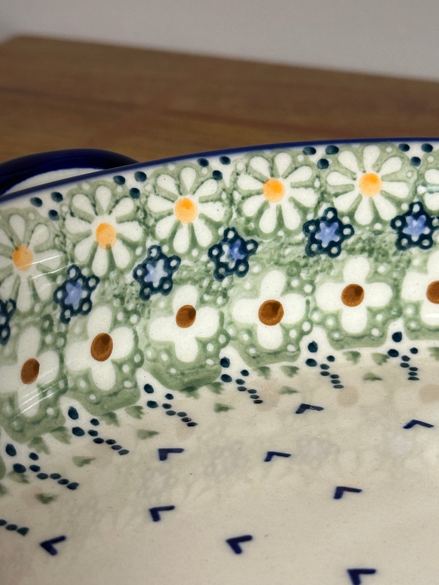Manufaktura Green Daisy, Round Baker with Handles