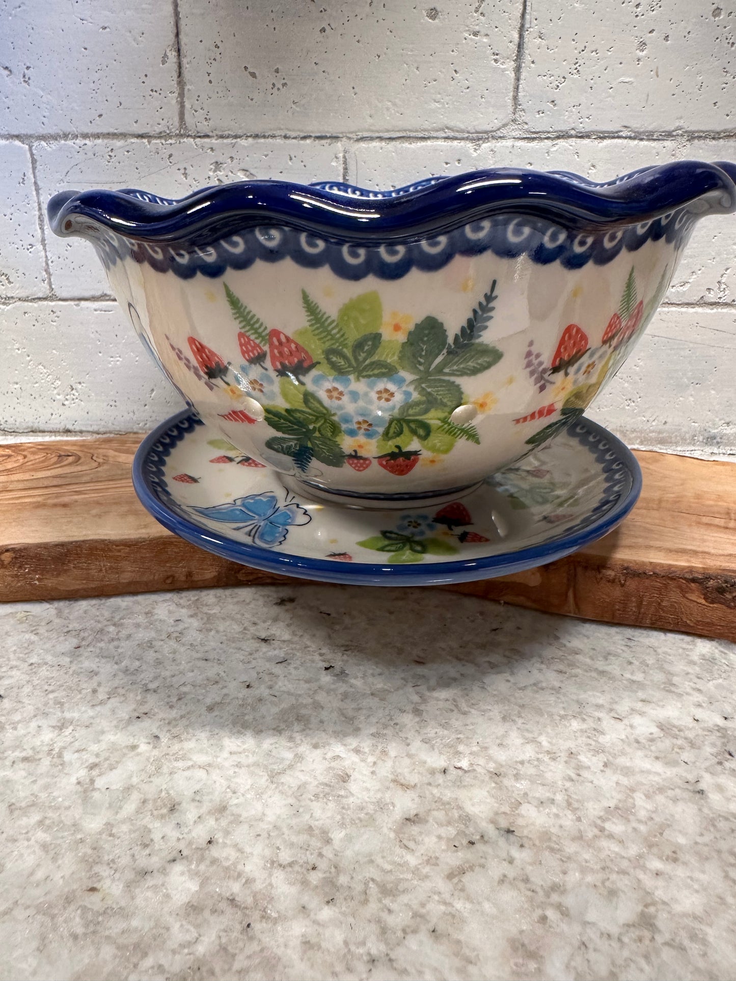 Kalich Polish Pottery, Unikat Signature Art Level, Strawberry Fields, Scalloped Colander w/Plate