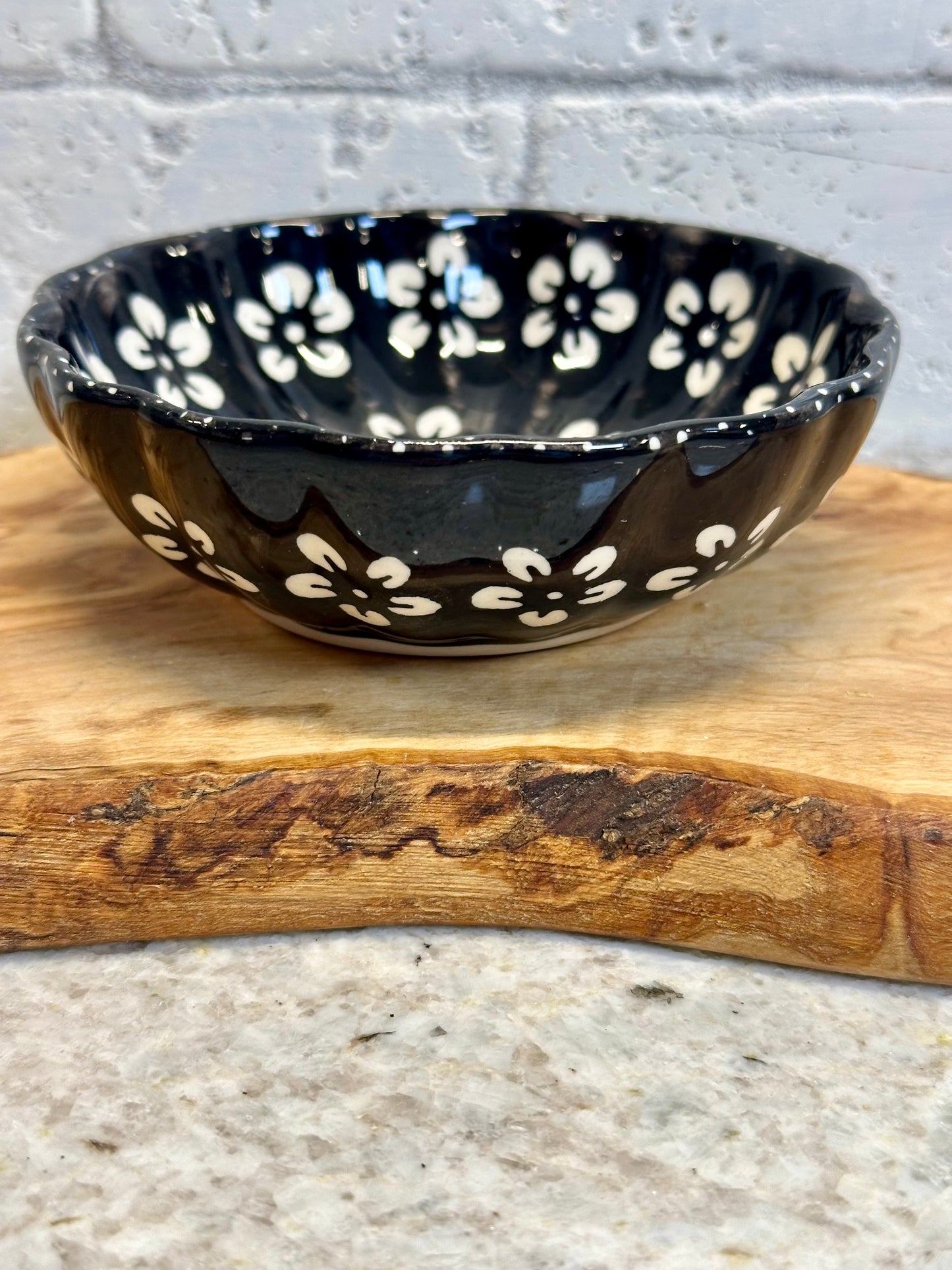 Manufaktura, Black Blossom, Scalloped Bowl 4.7"