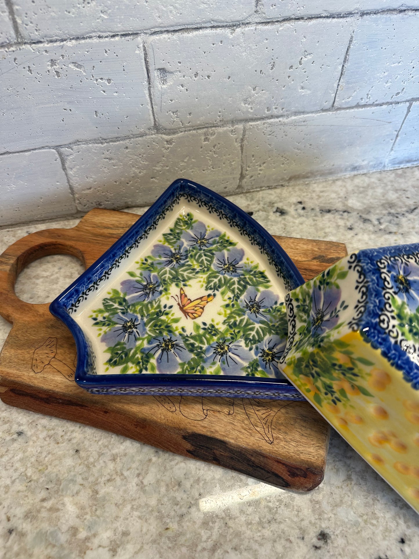 Kalich, Blue Magnolia with Mouse Cheese Wedge Box