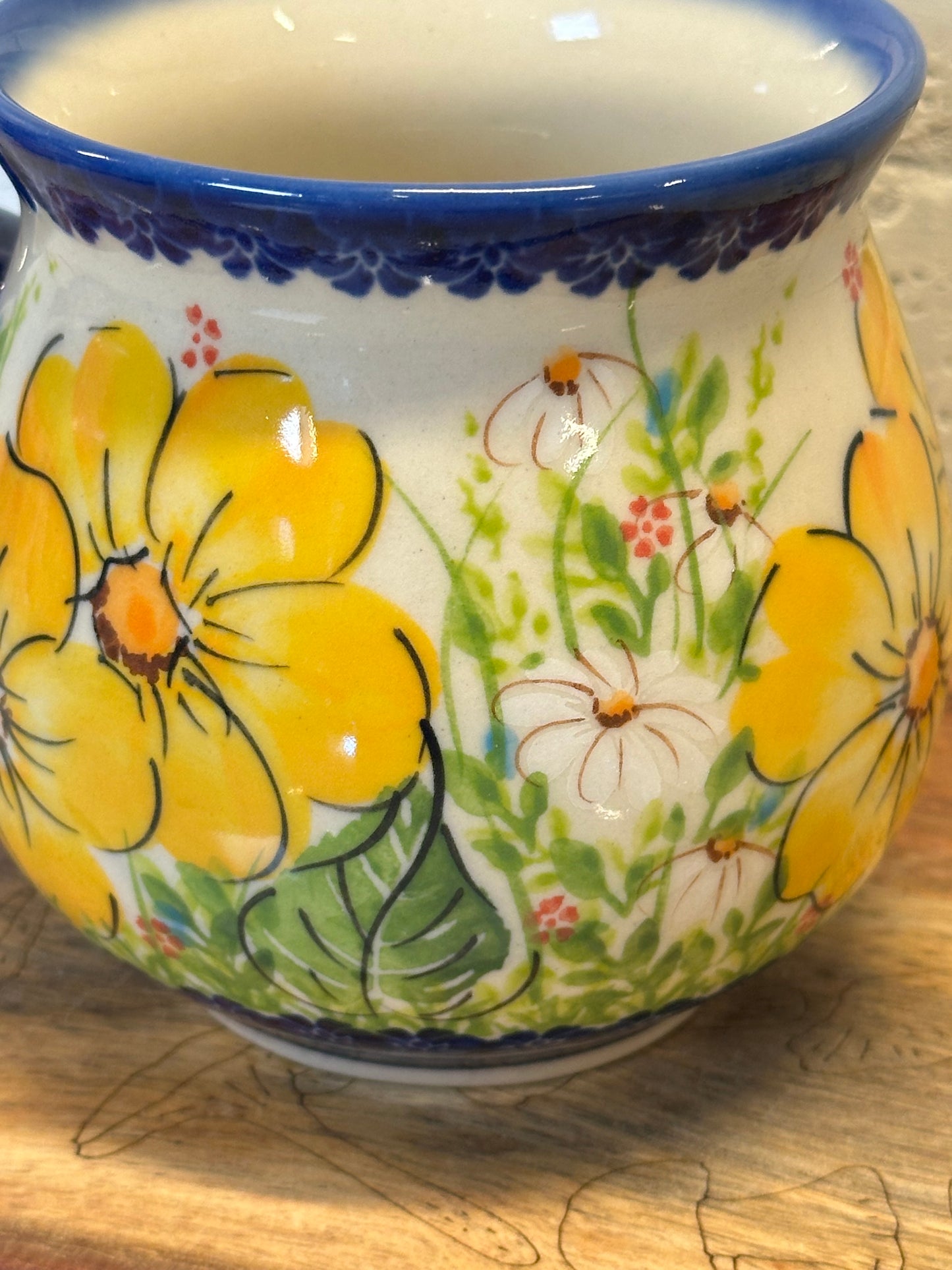 Kalich, Art Level A2, Yellow Floral with White Flowers, Large Bubble Mug