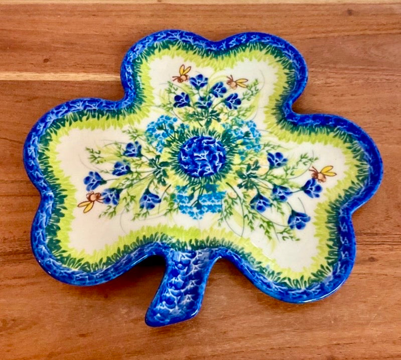 Kalich Art Level 1, Blue Flower and Bee Shamrock Platter