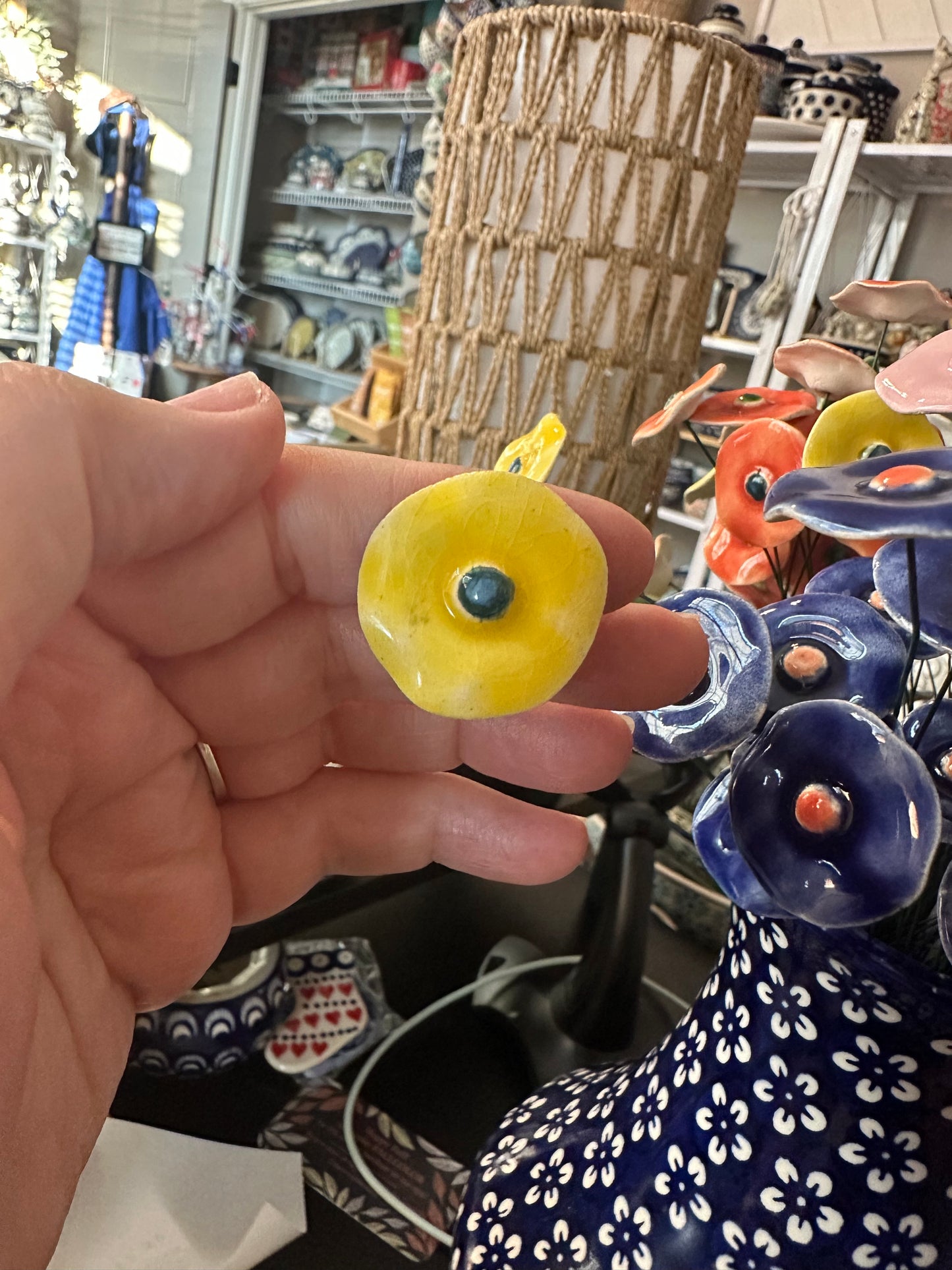 Manufaktura Polish Pottery, Yellow w/Green Middle, Individual Posy Flower