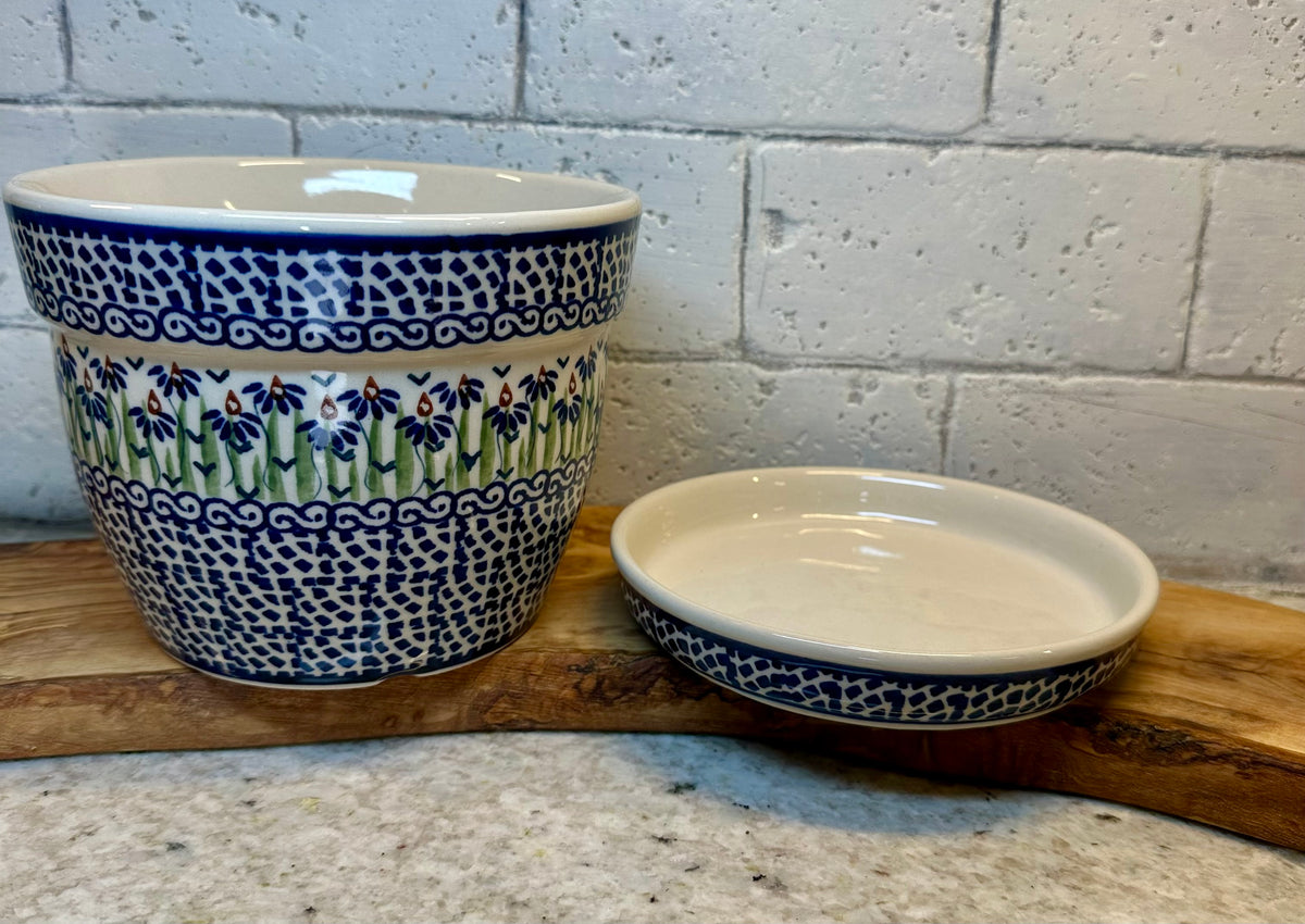 Manufaktura, Addie Jo, Medium Flower Pot with Drainage Hole and Tray