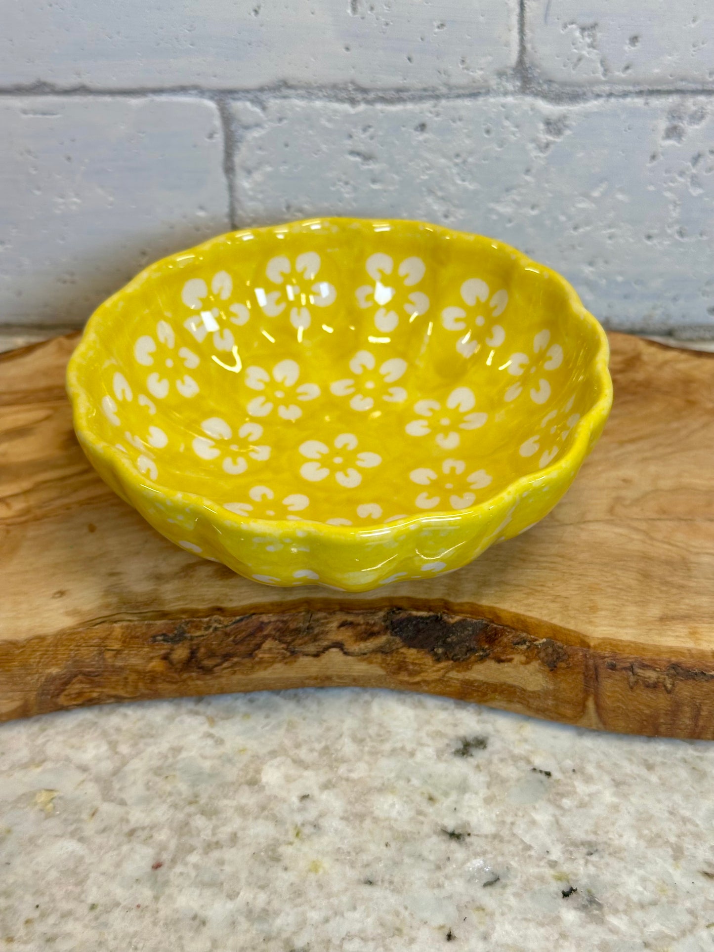 Manufaktura, Yellow Blossom, Scalloped Bowl