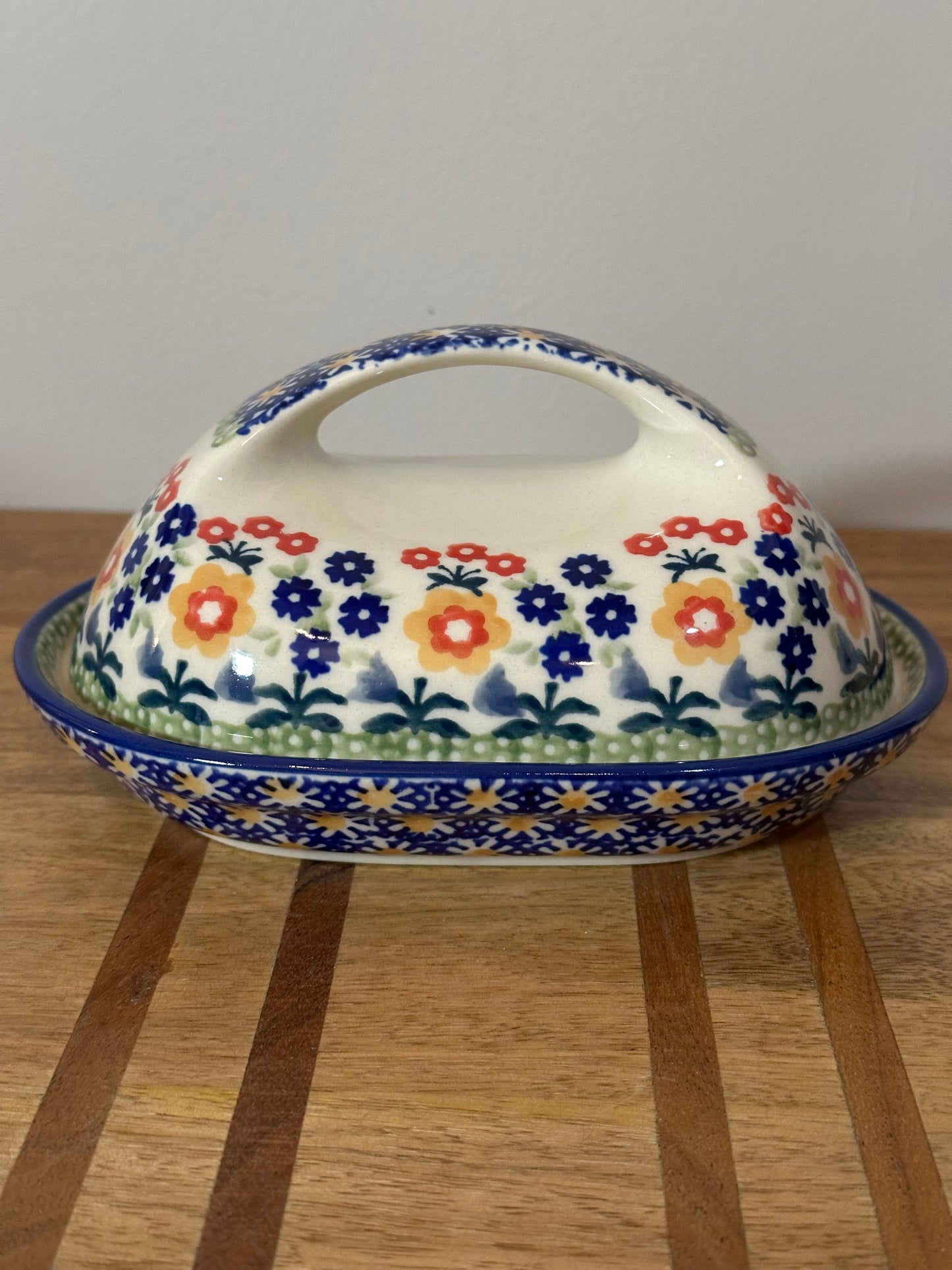 Manufaktura, Butternut, Butter Dish w/Handle