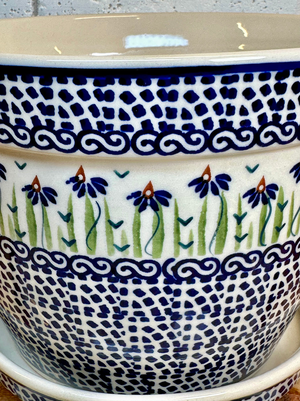 Manufaktura, Addie Jo, Large Flower Pot with Drainage and Tray